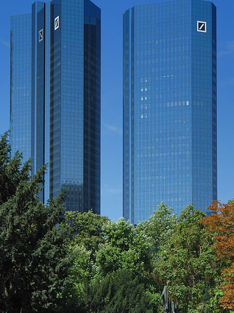 Foto Deutsche Bank mit Statue - Frankfurt am Main