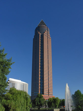 Foto Messeturm mit Ludwig-Erhard-Anlage