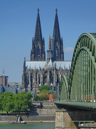 Hohenzollernbrücke am Kölner Dom Foto 