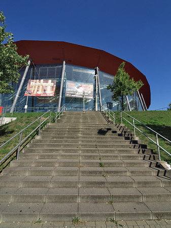 Foto Kölnarena auf der Treppe