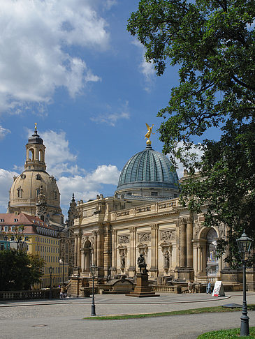 Frauenkirche und Kunstakademie Foto 