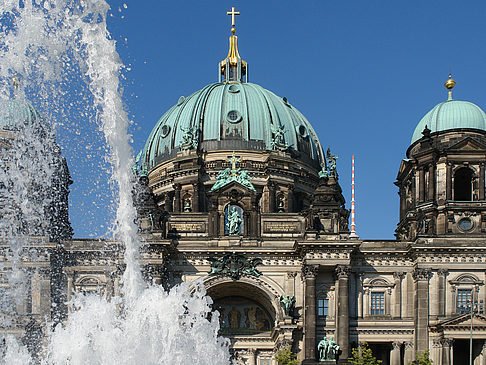 Foto Brunnen im Lustgarten - Berlin