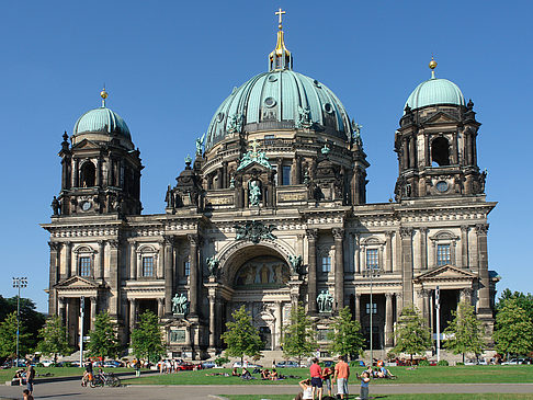 Berliner Dom mit Lustgarten Foto 