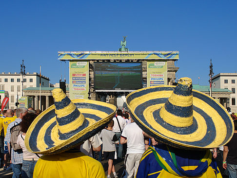 Fans am Brandenburger Tor Foto 