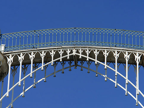 Fotos Brücke zwischen den Schlosstürmen