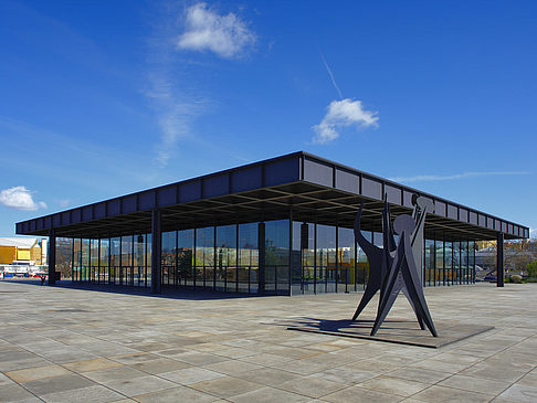 Terrasse an der Neuen Nationalgalerie Fotos