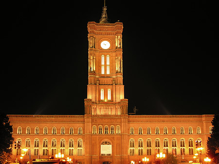 Foto Rotes Rathaus bei Nacht - Berlin