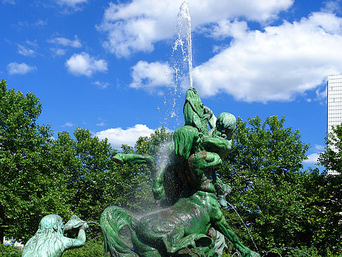 Foto Brunnen auf dem Platz der Republik