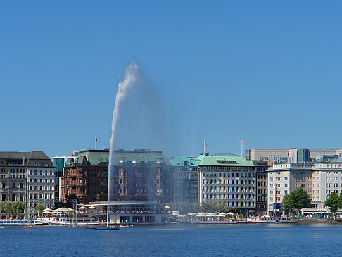 Fontäne auf der Binnenalster Fotos