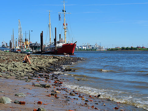 Foto Strand und Hafen von Övelgönne - Hamburg