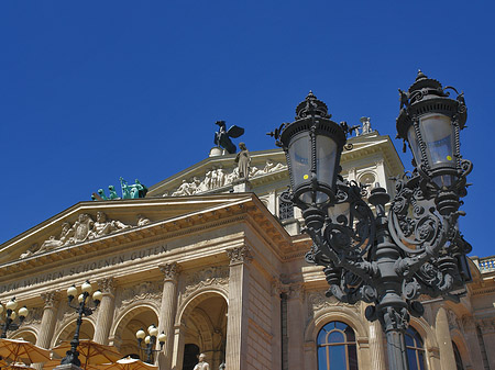 Foto Alte Oper mit Laterne