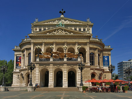 Alte Oper mit Schirmen Fotos