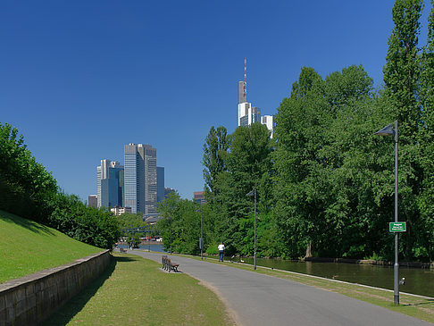 Fotos Commerzbank neben Eurotower