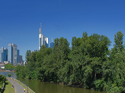 spitze vom commerzbanktower Fotos