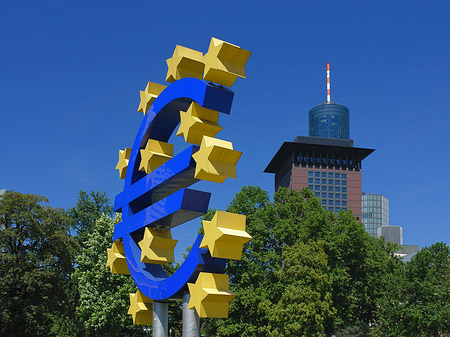 Foto Eurozeichen mit Japan Center - Frankfurt am Main