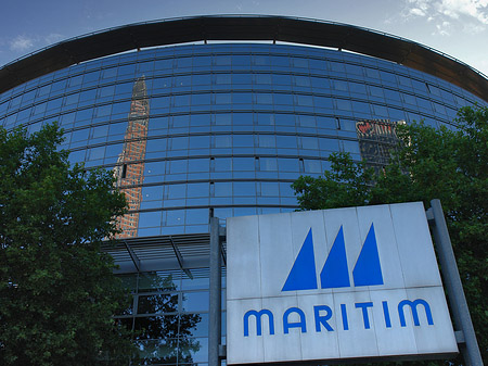 Foto Schild vor dem Maritimhotel - Frankfurt am Main