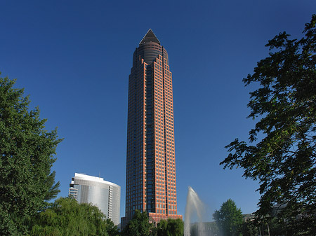 Foto Messeturm mit Ludwig-Erhard-Anlage