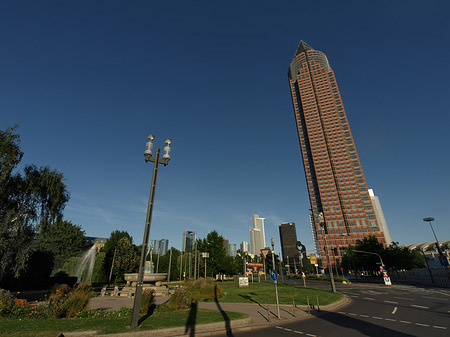 Messeturm mit Ludwig-Erhard-Anlage Fotos