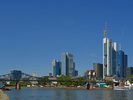 Foto Skyline von Frankfurt mit eisernem Steg - Frankfurt am Main