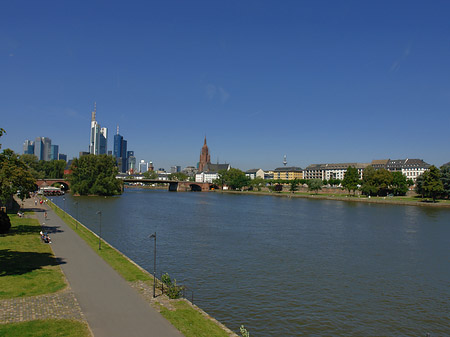 Fotos Skyline von Frankfurt mit Ufer | Frankfurt am Main