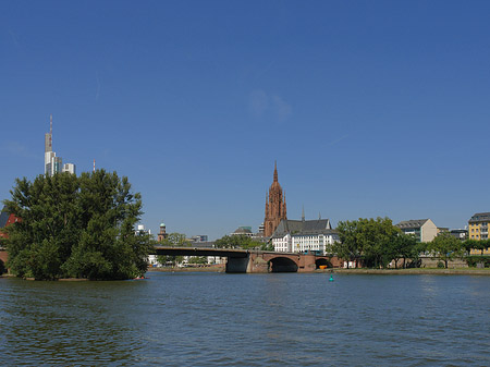 Fotos Skyline von Frankfurt mit Ufer