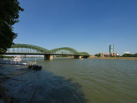 Hohenzollernbrücke reicht ans Kennedyufer Fotos