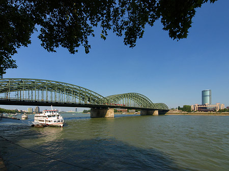 Fotos Hohenzollernbrücke reicht ans Kennedyufer | Köln