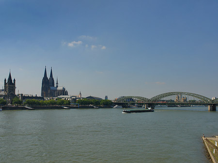 Hohenzollernbrücke am Kölner Dom Foto 