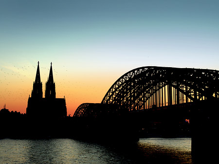 Fotos Kölner Dom hinter der Hohenzollernbrücke | Köln