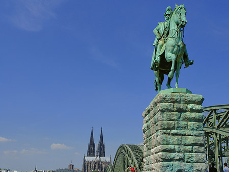 Fotos Reiterstatue vor dem Kölner Dom | Köln