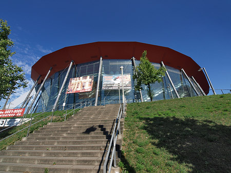 Kölnarena auf der Treppe Fotos